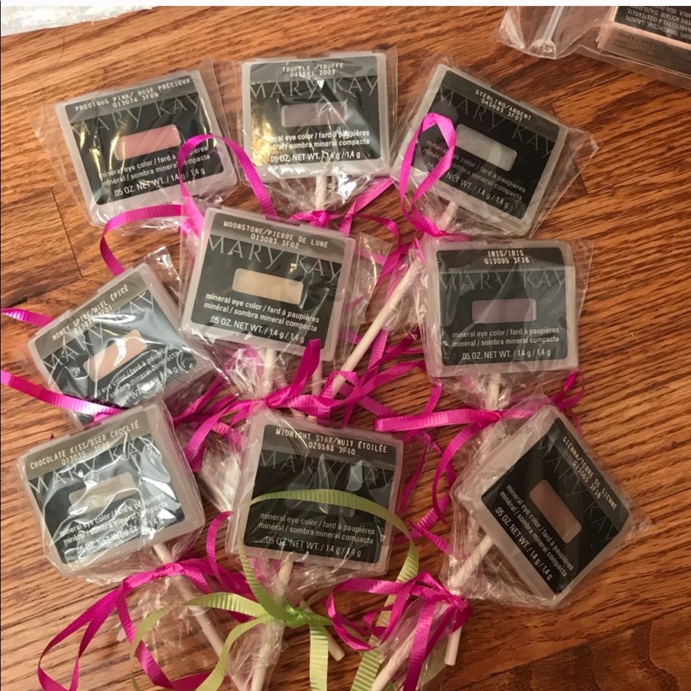 Bundle of 4 eyeshadows